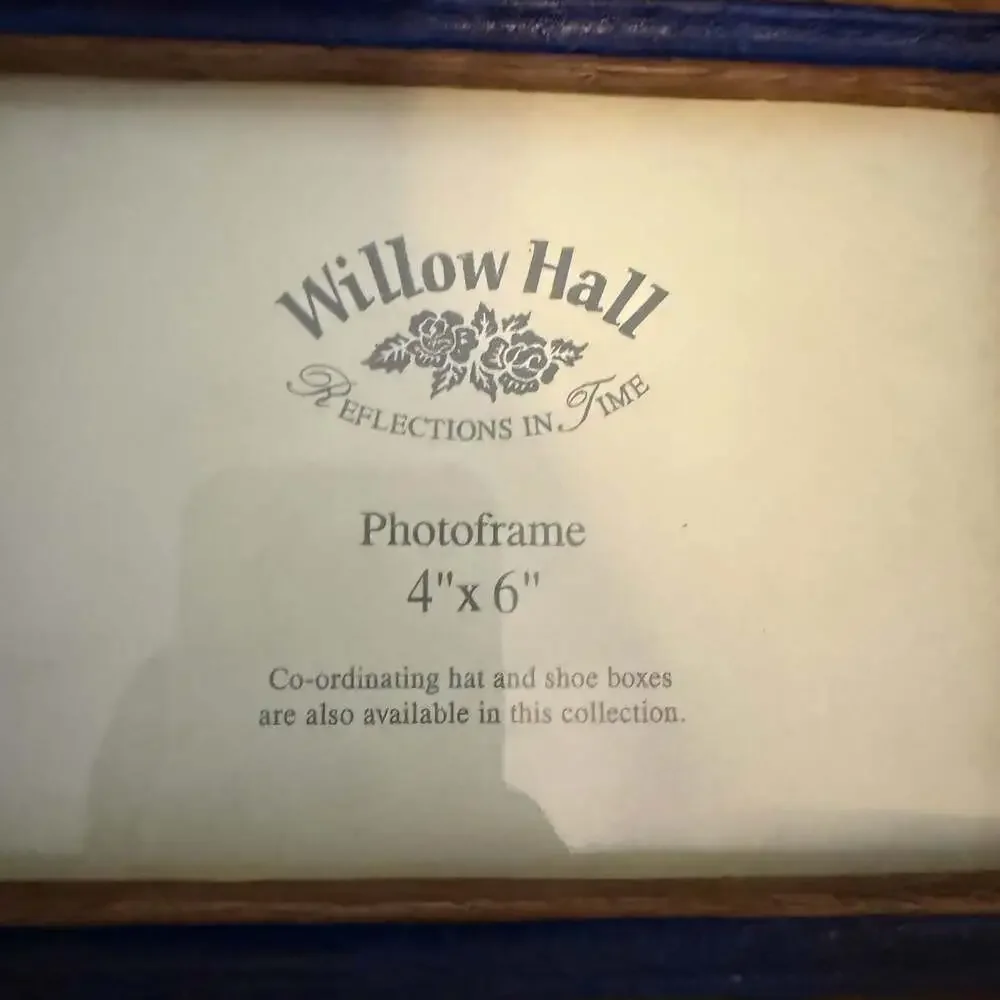 Willow Hall Reflections in Time 4x6 Photoframe with Miniatures